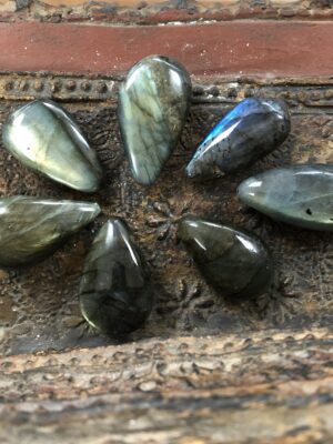 Hanger Labradoriet doorboord