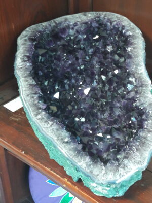 Amethist geode liggend