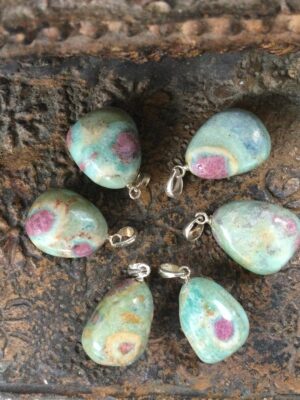 Hanger Robijn in Fuchsiet