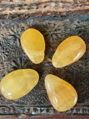 Oranje Calciet hanger doorboord