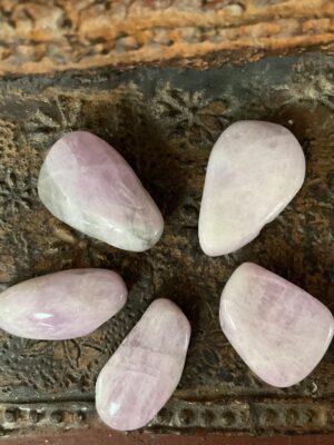 Kunziet hanger doorboord